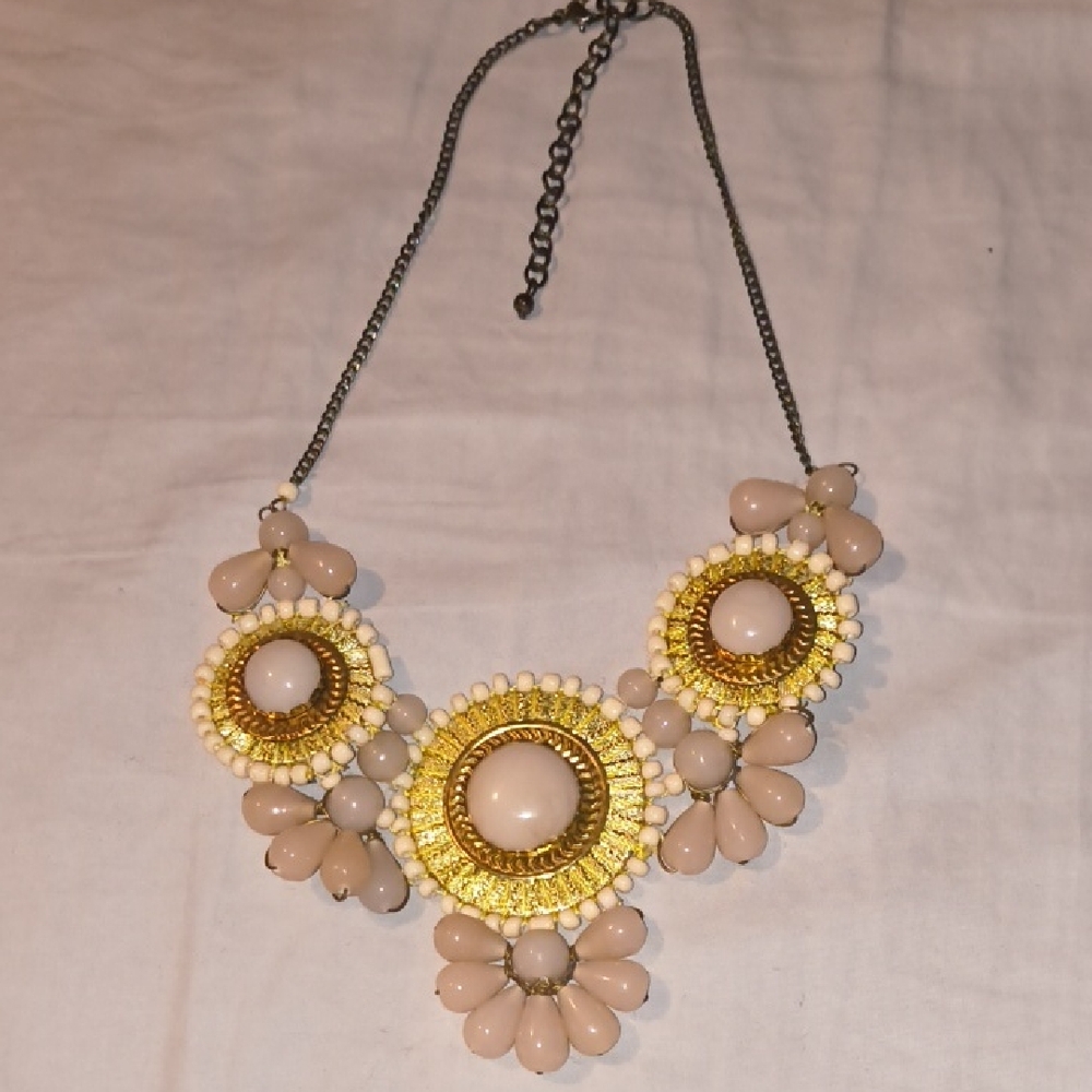 Elegant Gold and Cream Statement Necklace